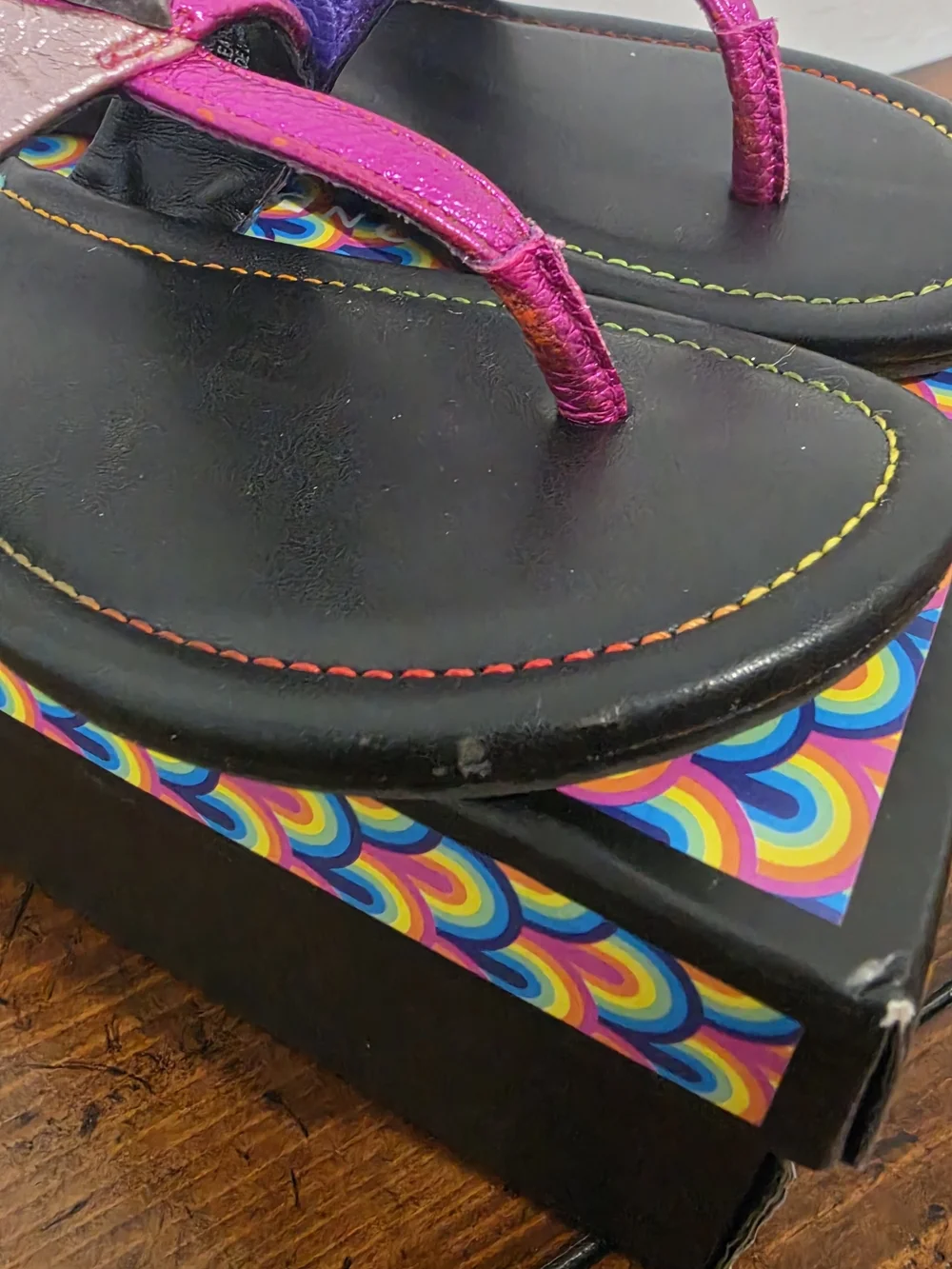 Kurt Geiger Girls Metallic Pink Purple T-Strap Sandals Size 1M NWOB